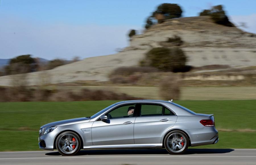  Mercedes-Benz E63 AMG S 4Matic 2014 года  (фото 11 из 34)